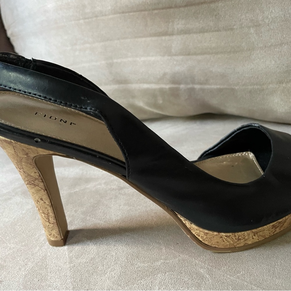 Fioni Sling Back High Heel Shoes, Size 8.5, Black Leather Cork 3.5” Heel.